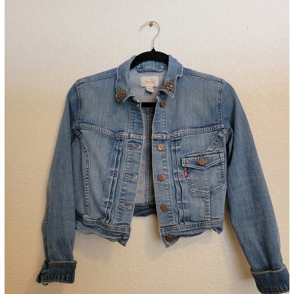 Levis Women's cropped denim jacket with studs